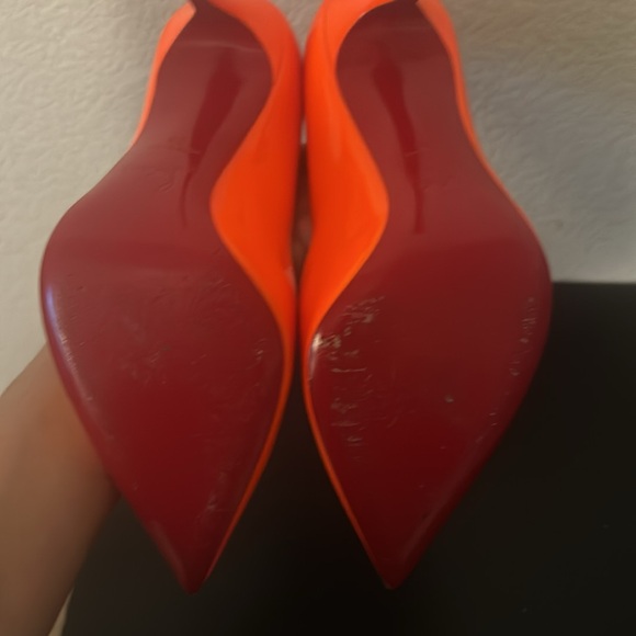 Christian Louboutin
Orange
Leather & Suede Trim
Pointed-Toes - Picture 3 of 3